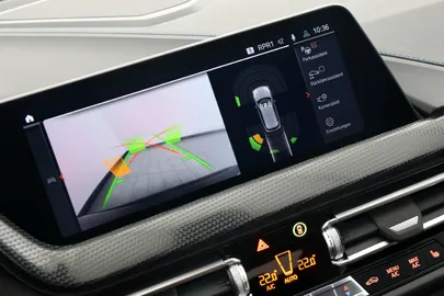 Car image 25