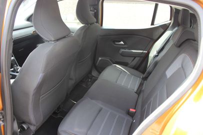 Car image 10