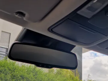 Car image 30