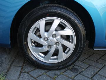 Car image 27