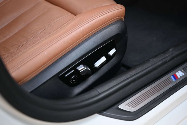 BMW 540i Touring xDrive 250 kW image number 31