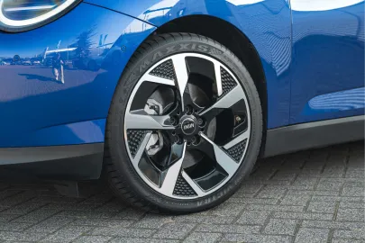 Car image 40