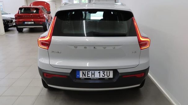 Volvo XC40 T3 Momentum 120 kW image number 2