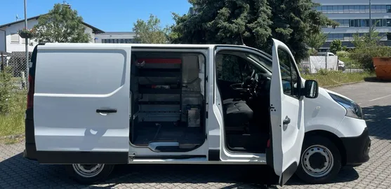 Car image 14