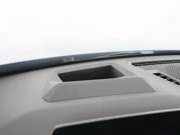 Car image 34