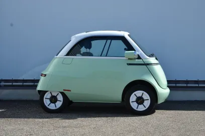 Car image 4