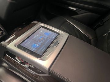 Car image 24