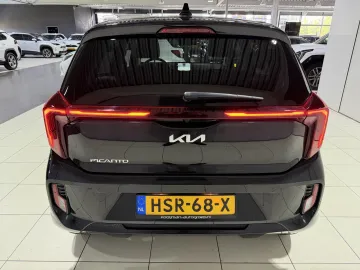 Car image 28
