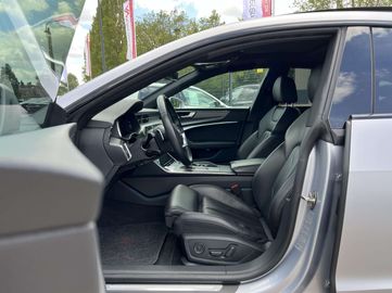 Car image 30