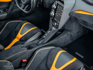 Car image 35