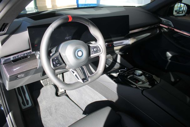 BMW i5 M60 xDrive 442 kW image number 3