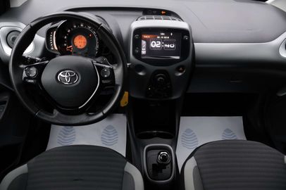 Car image 11