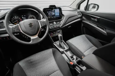 Car image 5