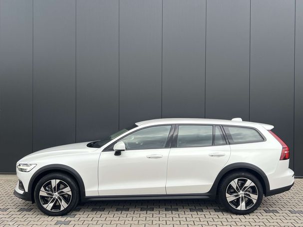 Volvo V60 Cross Country T5 AWD Pro 185 kW image number 3