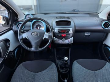 Car image 18