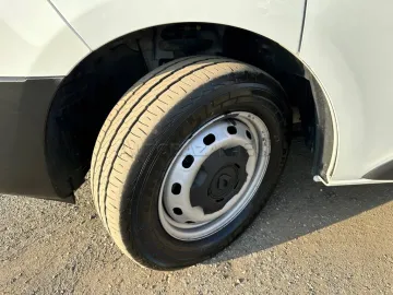 Car image 34