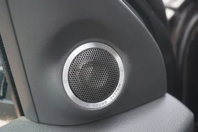 Car image 37
