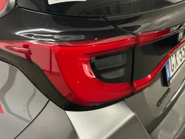 Car image 18