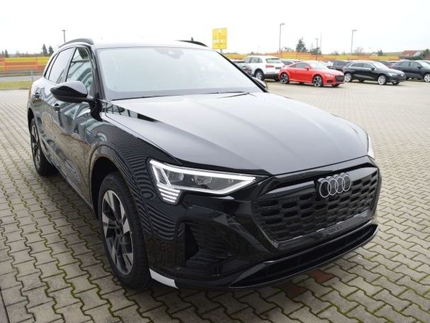 Audi Q8 50 quattro e-tron S-line 250 kW image number 3