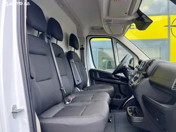 Car image 40