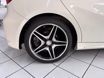 Car image 33