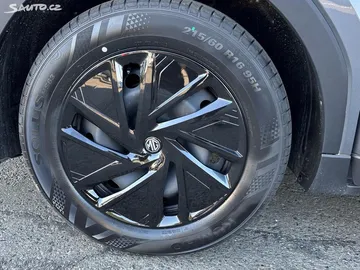 Car image 27