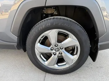 Car image 24