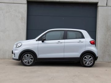 Car image 5