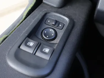 Car image 34