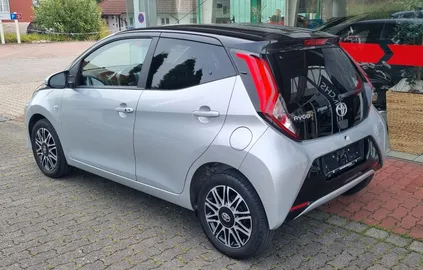 Car image 5