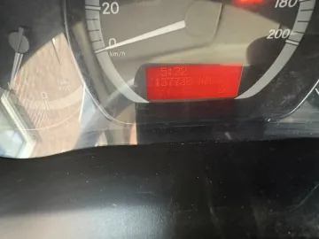 Car image 34