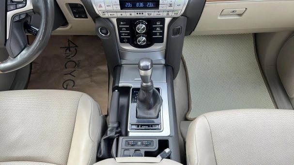 Toyota Land Cruiser 2.8 D-4D Executive 130 kW image number 18