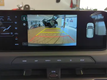 Car image 30