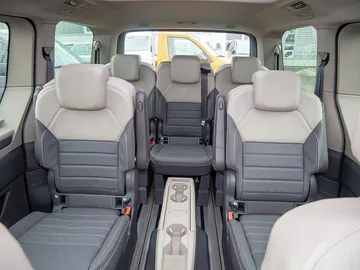 Car image 33