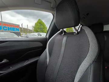 Car image 38