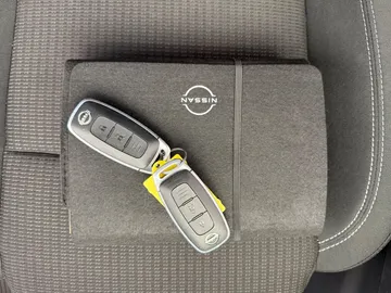 Car image 36