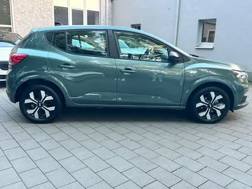 Car image 4