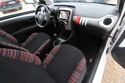 Car image 11