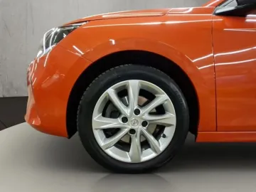 Car image 19