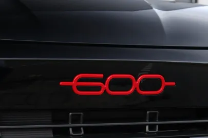 Car image 30