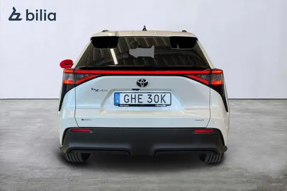 Car image 4