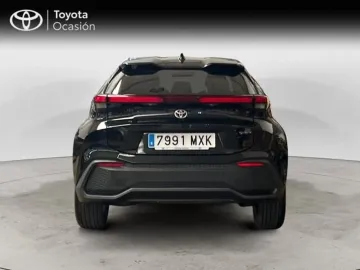 Car image 4
