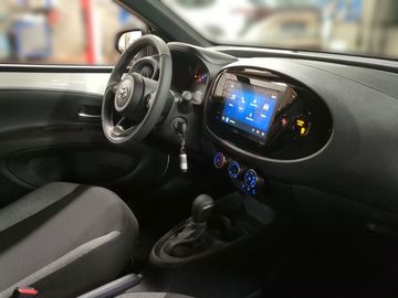 Car image 10