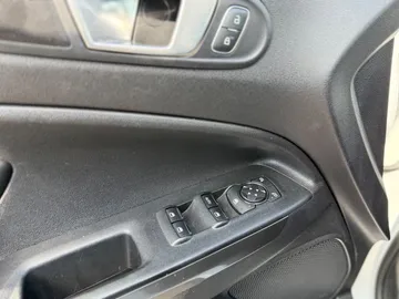 Car image 27
