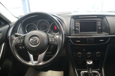 Car image 12