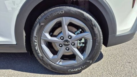 Car image 27