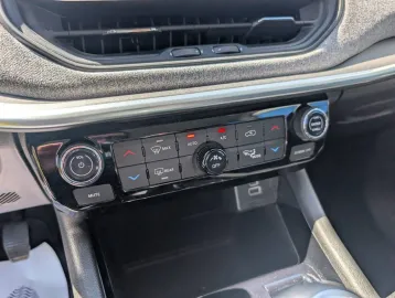 Car image 32