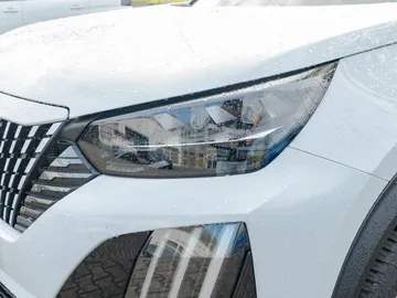 Car image 26