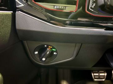 Car image 36