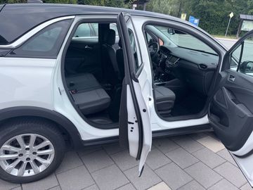 Car image 17